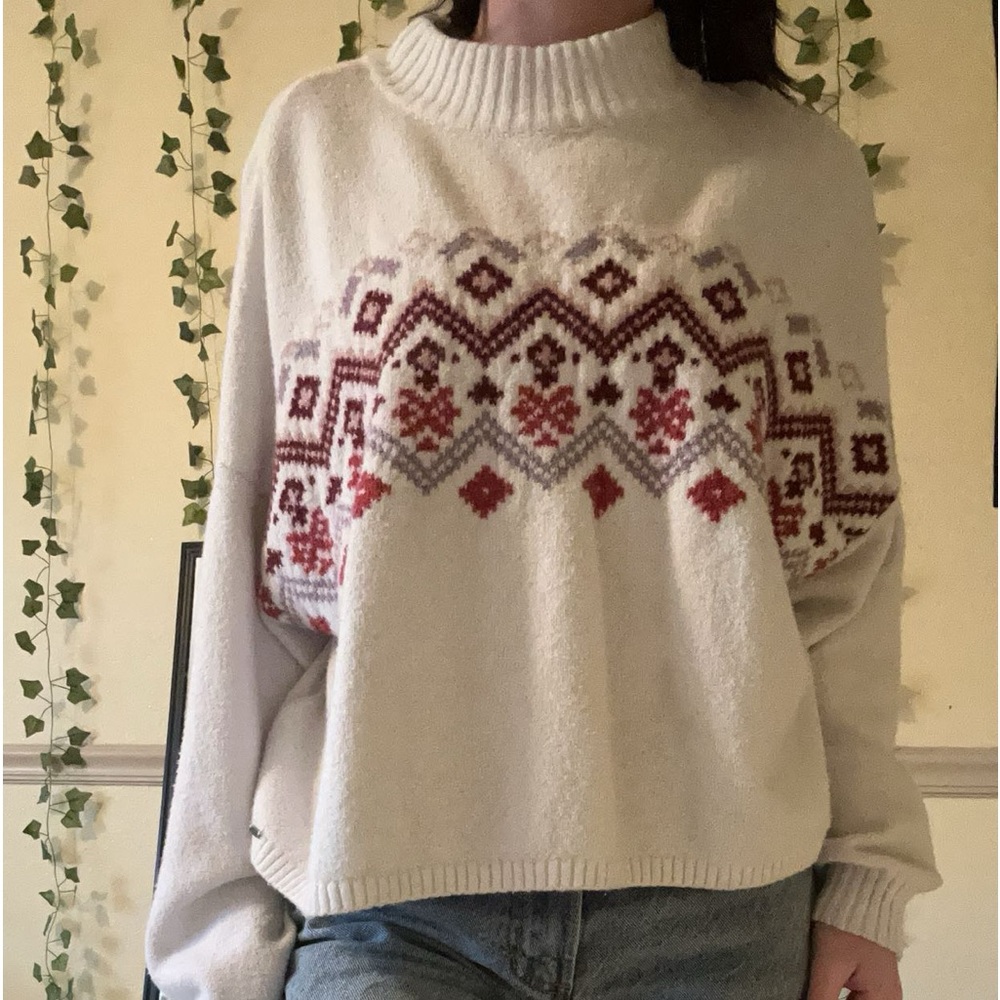 Hollister Co. pattern sweater